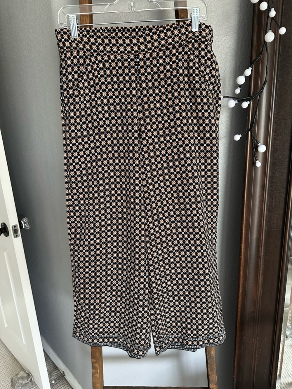 Max Studio Black & Cream Geometric Wide-Leg Pants, size large - Picture 7 of 14